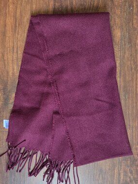 Old Navy Maroon scarf, one size, good conditoin